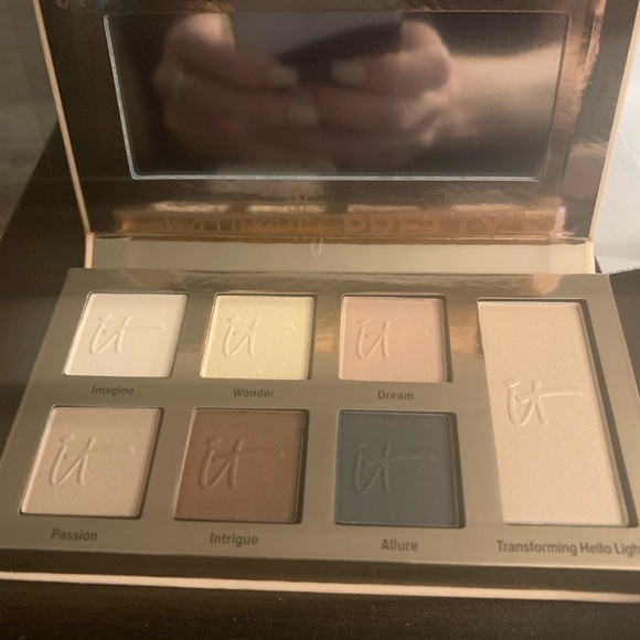 it cosmetics Other - HP 🤩🤩NEW- IT Cosmetics Naturally pretty essentials palette🤩🤩HP